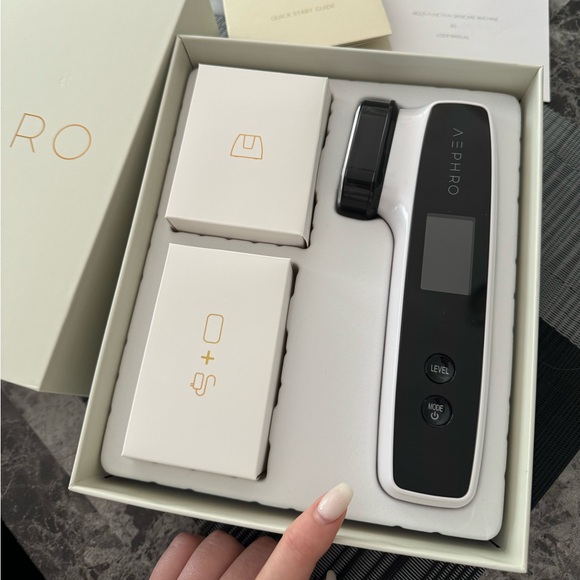 Face Skin Tightening Machine - Radio Frequency Facial Device BRAND NEW - Picture 6 of 10